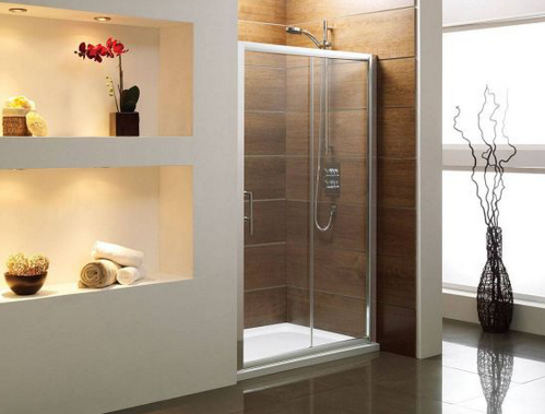 Bồn tắm đứng vách kính có nên mua không
