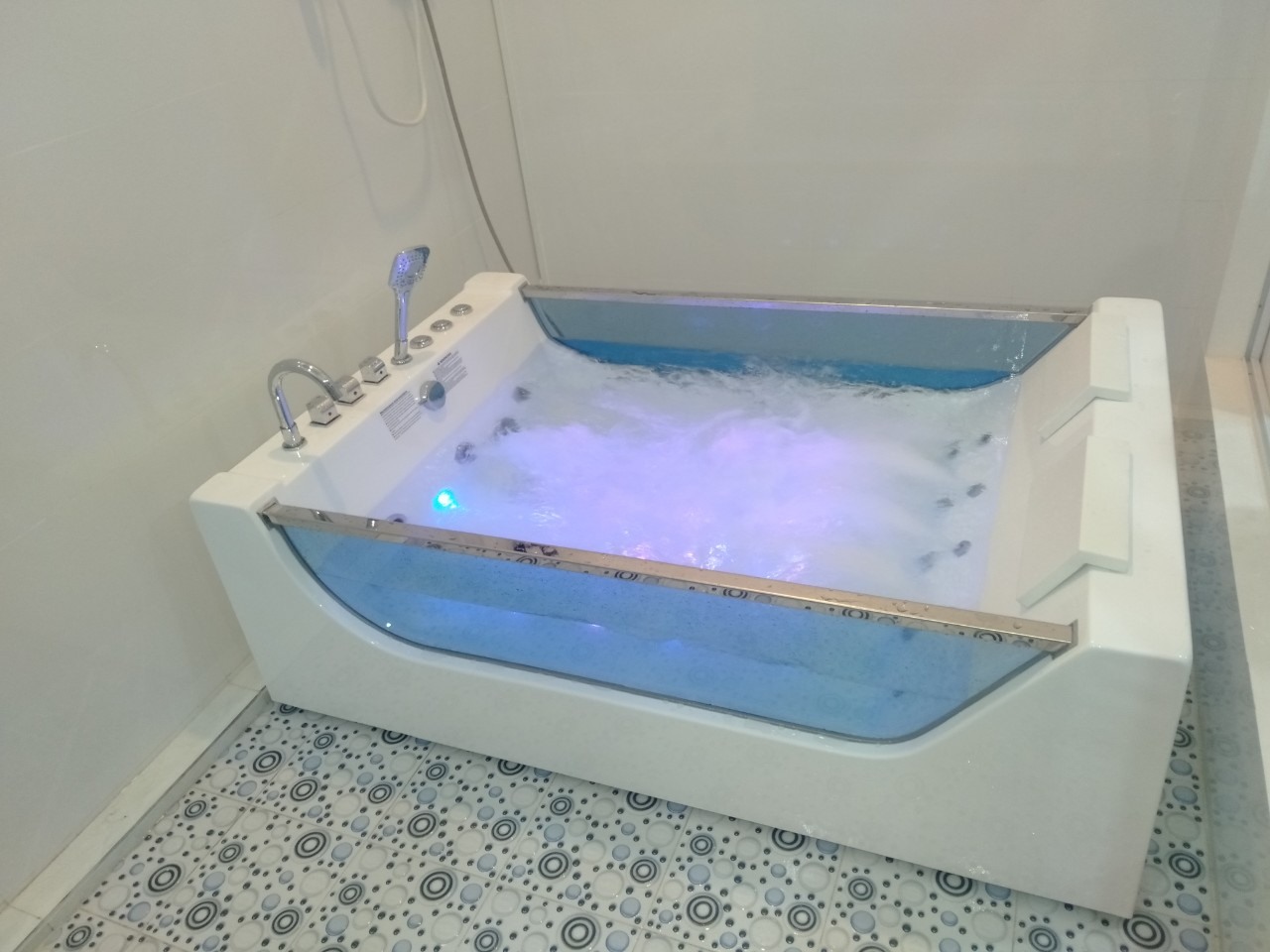 bon-tam-massage-monaco-mc-2020-duoc-ua-chuong-nhat-hien-nay