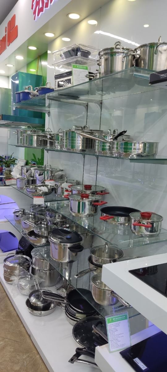 Không gian trưng bày nồi chảo của Nội Thất Phương Đông