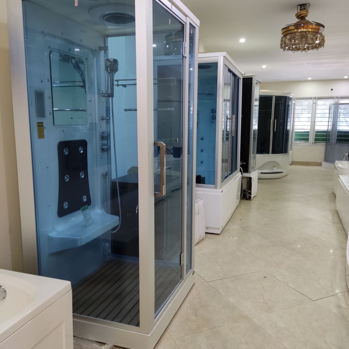 Không gian trưng bày bồn tắm, phòng xông hơi của Nội Thất Phương Đông