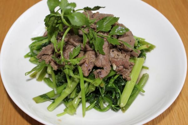 Thịt bò xào cần tây