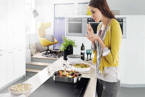 dùng bếp điện từ có bị điện giật không