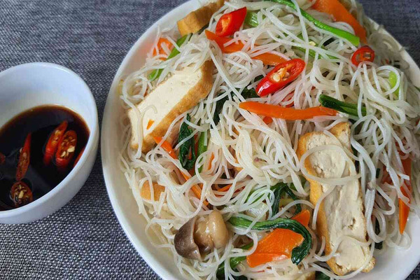  Bún xào cần chay thanh đạm, hấp dẫn