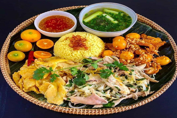  Khay cơm gà Hội An hấp dẫn