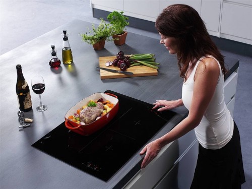 Nêm mua bếp từ loại nào