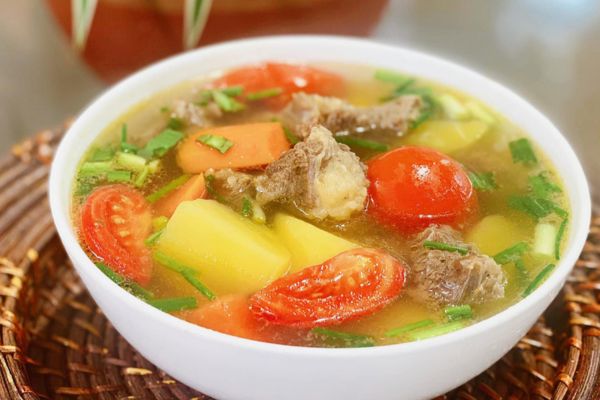 Canh khoai tây nấu thịt bò