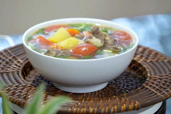 Canh khoai tây nấu thịt bò