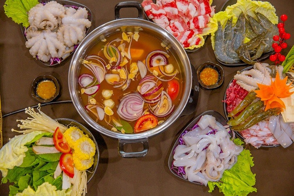  Lẩu thái thơm ngon với đa dạng các loại thực phẩm ăn kèm