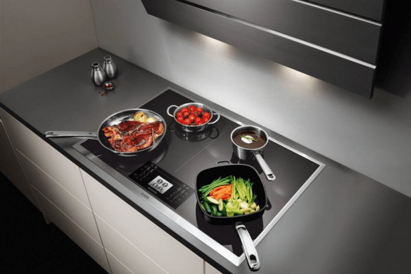 Bếp điện từ 4 vùng nấu